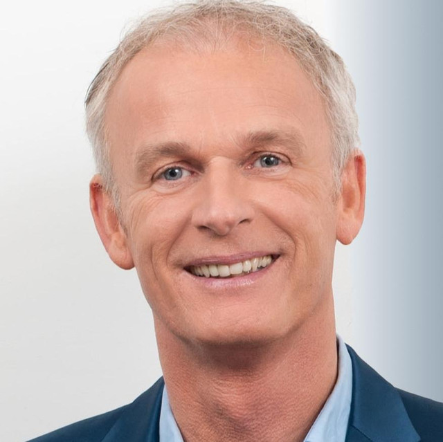 Is Cor Bakker getrouwd met Karin Bloemen?